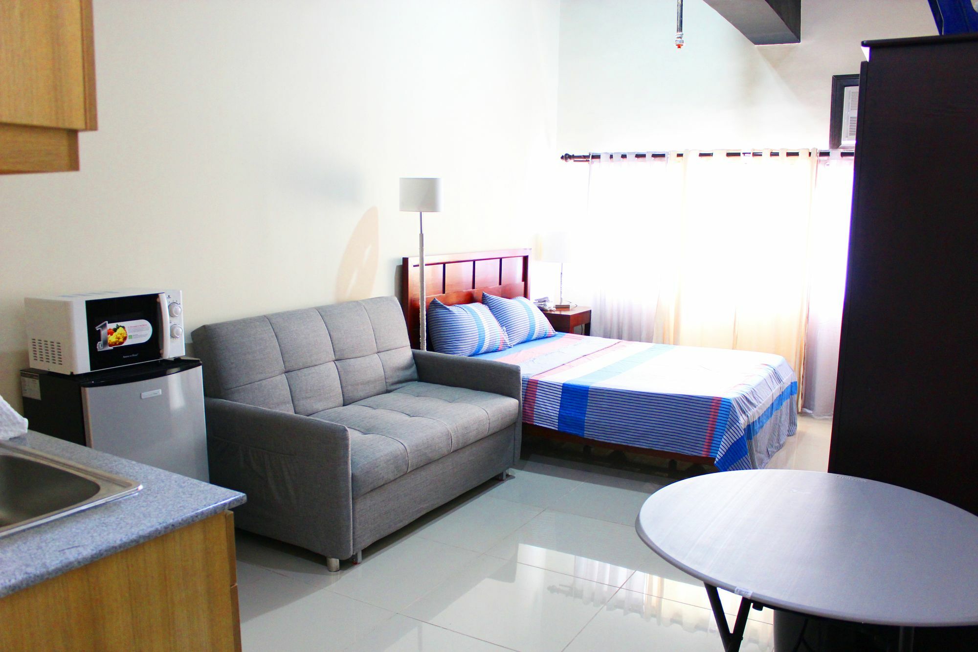 Feel Great Stay Condotels - San Marino Cebu Exteriör bild